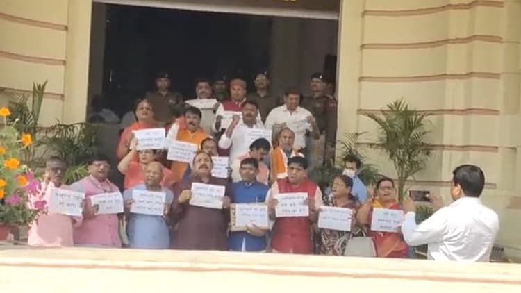 Bihar: विधानसभा में उठा तेजस्वी पर भ्रष्टाचार के आरोप का मामला, BJP विधायकों ने सदन में किया हंगामा,माइक तोड़ा