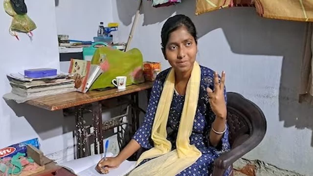 Bihar Board 12th inter Result पिता चलाते हैं आटा चक्की, बेटी बन गई बिहार टॉपर...