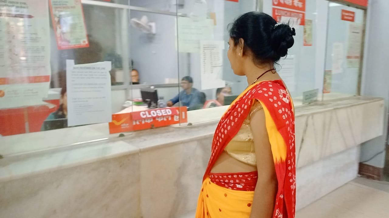 रांची के डाकघरों में दो दिनों से ठप है बैंकिग कार्य, आम लोग परेशान