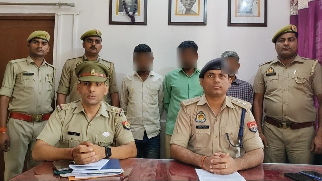 UP News : पहाड़ खोदने को इतना विस्फोटक लाए कि पूरा गांव तबाह हो जाये, पुलिस ने दबोचा