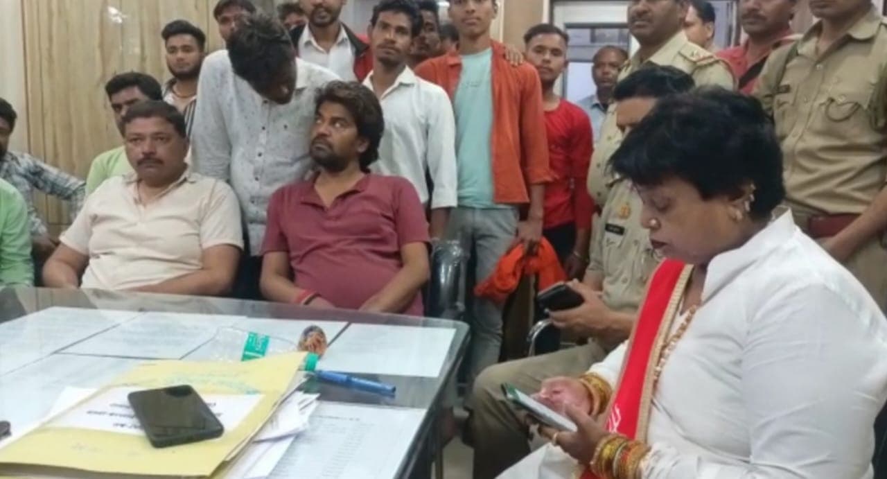 UP News : किशोरी से दुष्कर्म के बाद जान से मारने का प्रयास, आरोपी सलमान गिरफ्तार, थाना पहुंचे हिंदूवादी संगठन