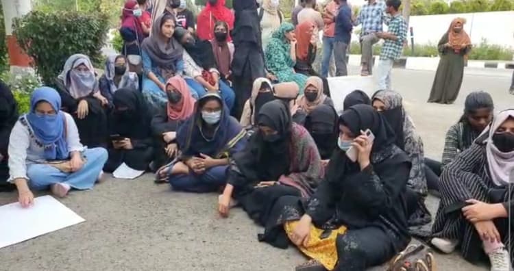 AMU गर्ल्स हॉस्टल की छात्राओं के खाने में कंकड़, पत्थर निकल रहे, वीसी के आवास पर धरने पर बैठीं, जानिए मामला