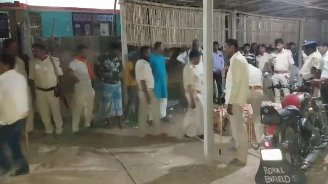 Bihar News: JDU विधायक के चचेरा भाई के वाटर प्लांट में मिला शराब , जानिए क्या है पूरा मामला...