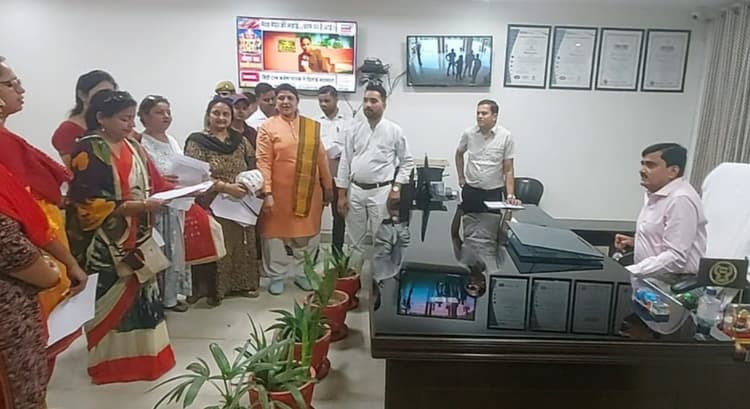 Same Gender Marriage : समलैंगिक विवाह के विरोध में अलीगढ़ के महिला संगठन , उठाई आवाज, जानिए डीएम से क्या -क्या