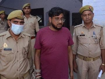 एप से खिलाता था आईपील का सट्टा, फ्लैट से फैला रखा था शहर भर में नेटवर्क, जानें पुलिस ने छापा मारा तो क्या मिला