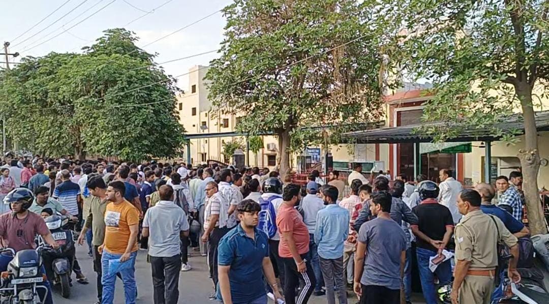 नीट एग्जाम: परीक्षार्थियों के खिले चेहरे, फिजिक्स और बायो के सवाल हुए फटाफट हल, केमिस्ट्री ने किया परेशान