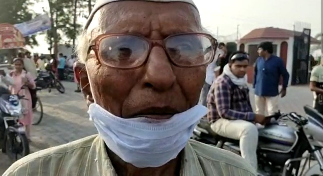 काबिले तारीफ: एमए कर ऑडिटर बने, अब इंटर कर डाॅक्टर बनने को पढ़ रहे 69  साल के रिटायर्ड अधिकारी मोहनलाल गोला