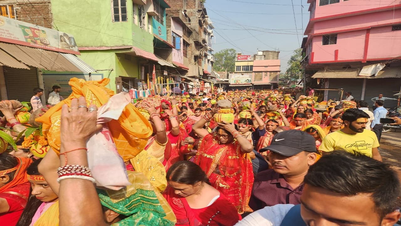 पटना में बागेश्वर धाम का सजा दरबार, भव्य कलश यात्रा में झूमें भक्त, कल से होगी कथा, देखें फोटो