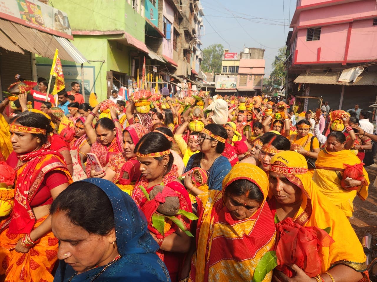 बाबा बागेश्वर के हनुमत कथा से पहले चोरों का आतंक, कलश यात्रा में शामिल श्रद्धालुओं के जेवर उड़ाए