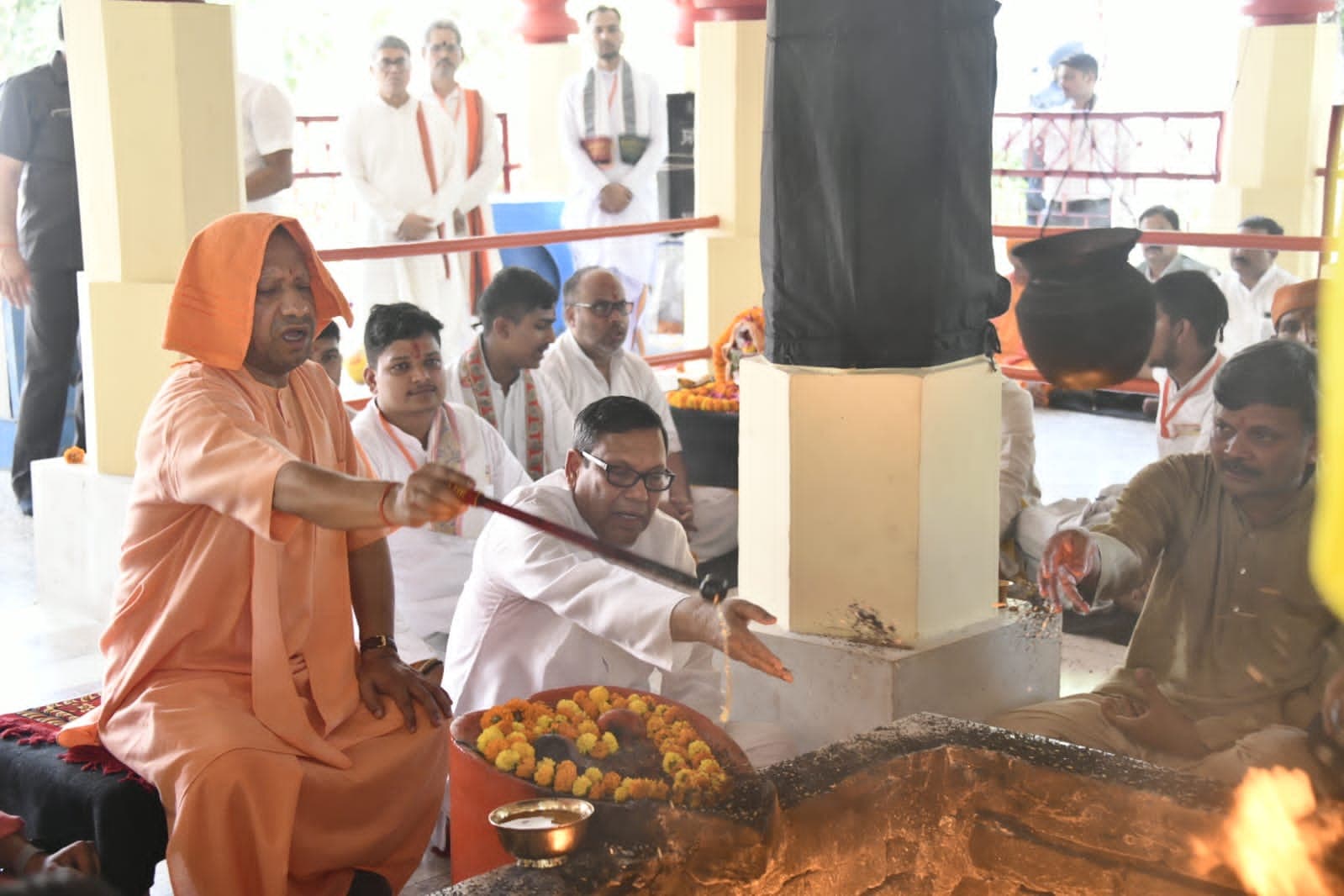 गोरखनाथ मंदिर में 9 देव विग्रहों की प्राण प्रतिष्ठा, CM योगी ने दी श्री लक्ष्मी नारायण महायज्ञ में पूर्णाहुति