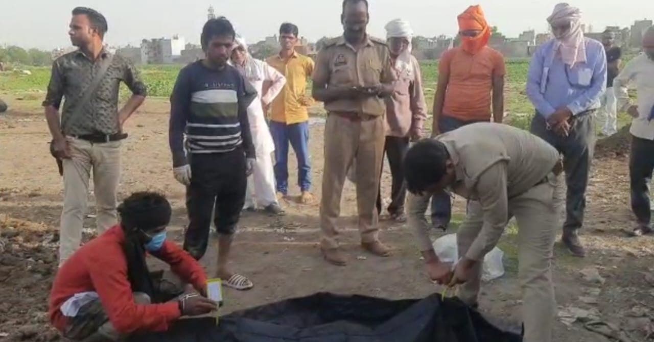 अमावस्या की रात को छत से गिरा बच्चा,नरबलि की आशंका में कब्र से निकलवाई बच्चे की लाश, बहनोई ने किया तंत्र मंत्र