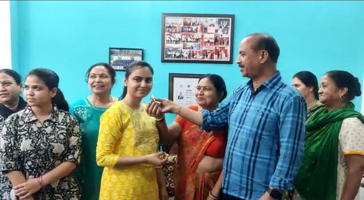 UPPCS में 9 वी रैंक पाने वाली ऐश्वर्या दुबे ने UPSC में पाई 300 रैंक, एसडीएम पद पर रहकर करेंगी आईएएस की तैयारी