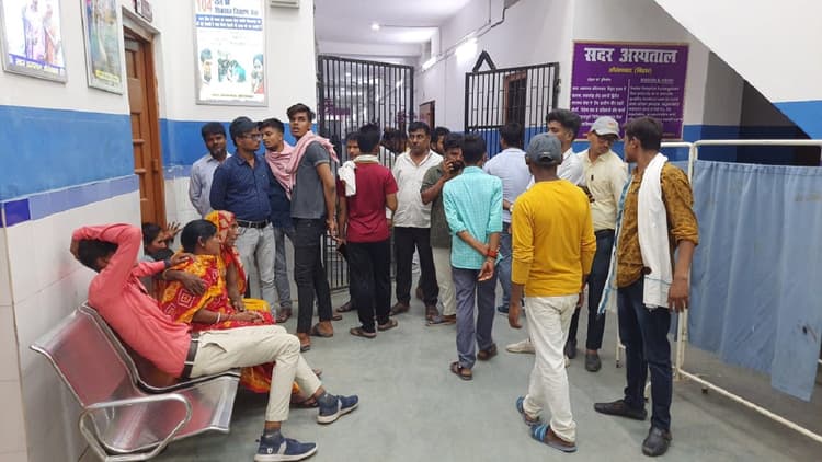 बिहार: औरंगाबाद में सड़क दुर्घटना में दो युवकों की मौत, परिजनों में मचा कोहराम