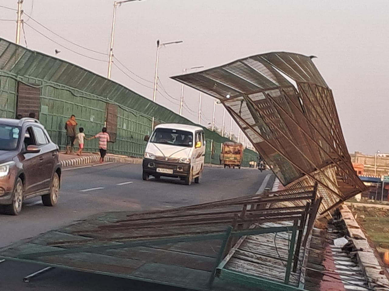 जी-20 सम्मेलन से पहले जिस पुल की हुई मरम्मत वह आंधी से क्षतिग्रस्त, आगरा का अंबेडकर पुल 21वीं बार क्षतिग्रस्त