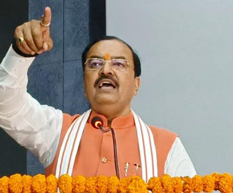 DYCM केपी मौर्य ने दी राहुल गांधी को मेंटल हॉस्पिटल में भर्ती कराने की सलाह, अखिलेश को कहा गुंडों का सरदार