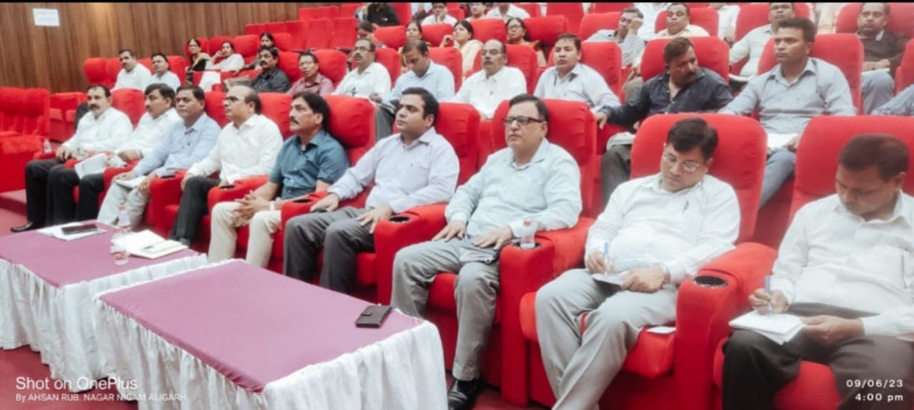 अलीगढ़ नगर निगम में बिना पेपर के होगा काम , यूपी सरकार का पहला ई - ऑफिस होने जा रहा