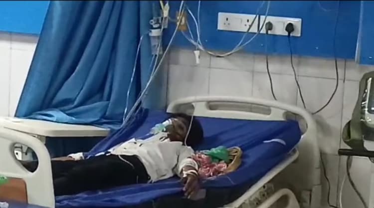 अलीगढ़ में चाइनीज मांझे से युवक की गर्दन कटी,जेएन मेडिकल कालेज में भर्ती