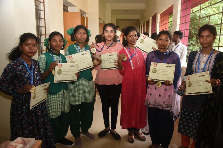 प्रभात खबर प्रतिभा सम्मान 2023 : पश्चिमी सिंहभूम में मैट्रिक व इंटर के टॉपर्स के हौसलों को मिली उड़ान