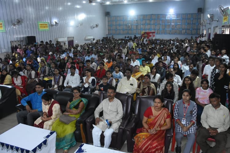 प्रभात खबर प्रतिभा सम्मान : बेरमो में प्रभात खबर ने मैट्रिक-इंटर के टॉपर्स को किया सम्मानित, देखें PICS