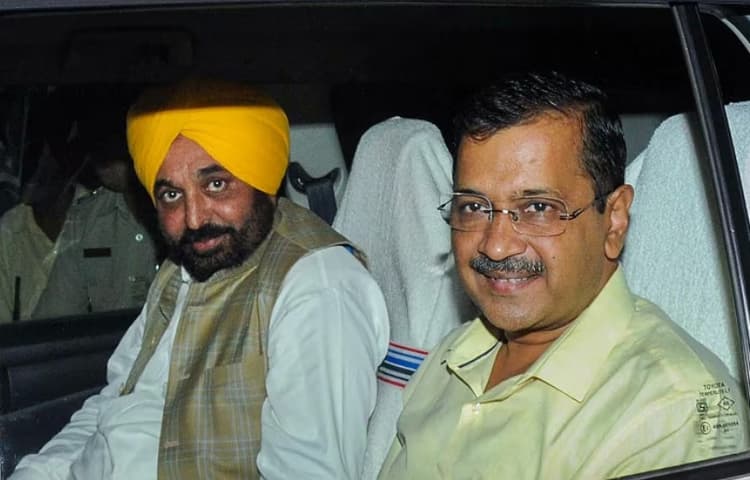 पटना आते ही मां के साथ श्री हरिमंदिर साहिब पहुंचे सीएम भगवंत मान और केजरीवाल, गुरु दरबार में टेका मत्था