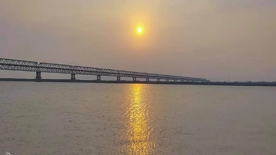 मुंगेरः गंगा पुल से 20 टन से अधिक भार क्षमता वाले वाहनों के परिचालन पर लगी रोक, जानें क्या है पूरा मामला...