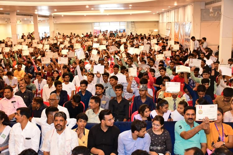 बोकारो : मैट्रिक-इंटर के 2257 टॉपर्स को प्रभात खबर ने दिया प्रतिभा सम्मान, स्टूडेंट्स के चेहरे खिले