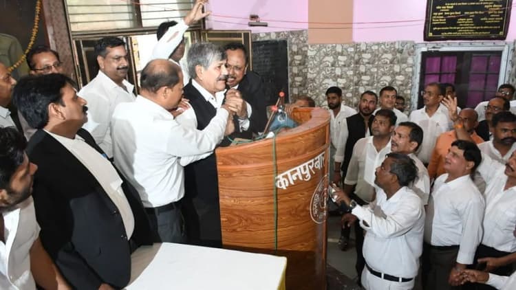 बार चुनाव में हुआ घमासान, एल्डर्स कमेटी ने की कानपुर बार एसोसिएशन के अध्यक्ष - महामंत्री की सदस्यता निलंबित