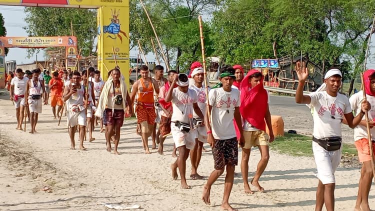 श्रावणी मेला 2023: सावन की पहली सोमवारी आज, भगवामय हुई अजगैवीनगरी, नाचते-गाते देवघर रवाना हुए कांवरिये