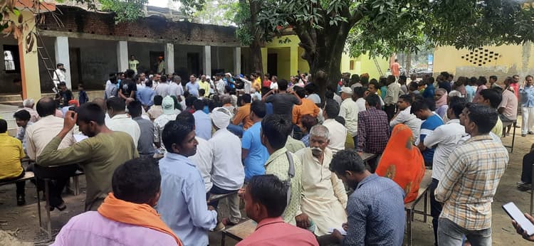 गोरखपुर में जंगल कौड़िया-जगदीशपुर रिंग रोड का काम रुका, मुआवजा के विरोध में किसानों की महापंचायत