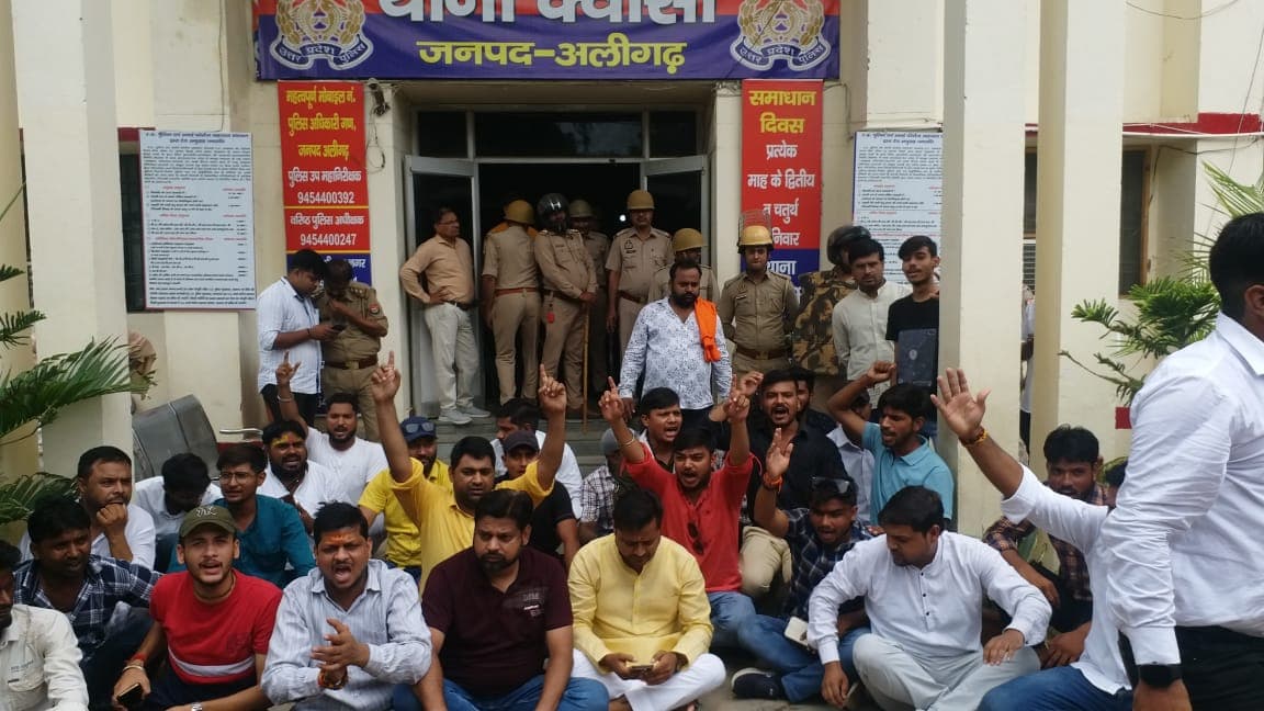 प्रधानमंत्री पर अशोभनीय टिप्पणी मामले में आरोपी को थाने से छोड़ा, भाजपाइयों ने थाने में जमकर किया हंगामा