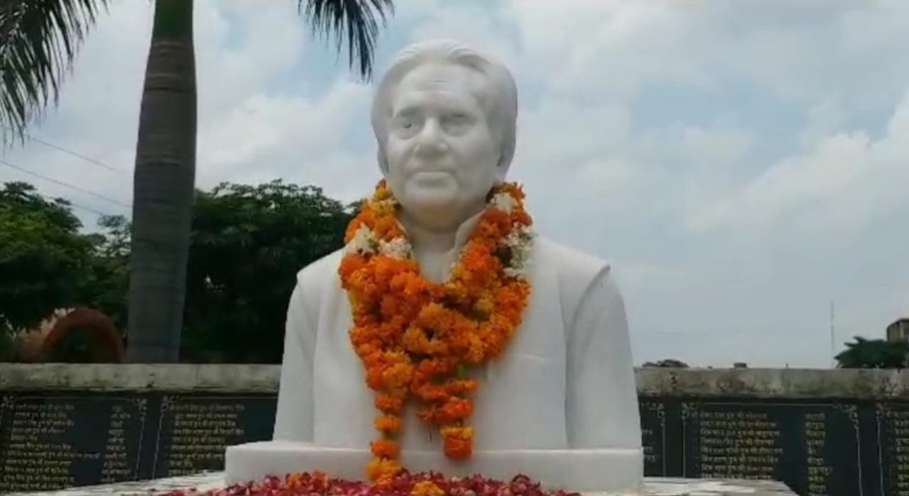 याद किए गए कवि गोपाल दास नीरज,  अलीगढ़ के दो कालेजों में बनेंगे संग्रहालय