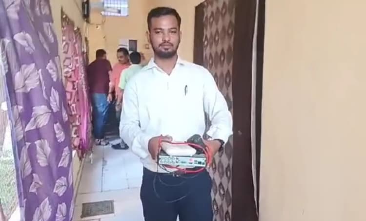 Aligarh : शिकायत पर होटल में छापा, नहीं मिला कोई जोड़ा, डीवीआर जब्त, हिरासत में संचालक