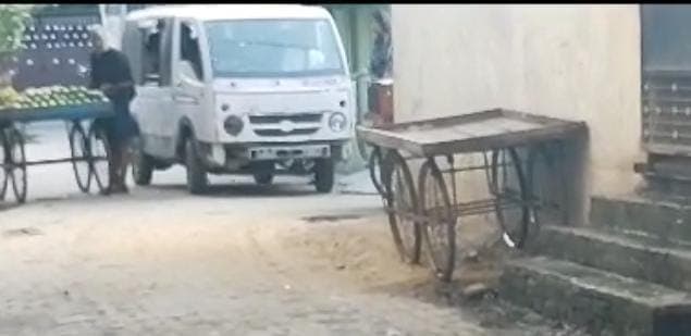 खतरे में बचपन:  जर्जर और अनफिट गाड़ियों से स्कूल जा रहे बच्चे,  ऐसी है परिवहन - यातायात पुलिस की अनदेखी