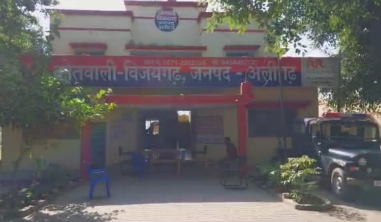 अलीगढ़: मंदिर में साधुओं को बंधक बना कर घंटा और नकदी लूटे, पुलिस FIR दर्ज कर आरोपियों की तलाश में जुटी