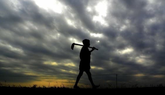 Bihar Weather News: बिहार में मानसून दे रहा दगा, आसमान में बादल निहार रहे किसान