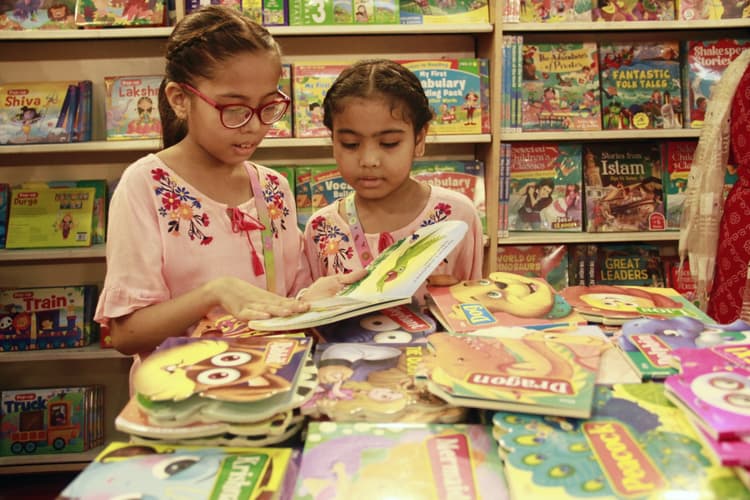 Delhi Book Fair : किताब के दीवानों के लिये प्रगति मैदान में सजी बाजार, देखें PHOTOS