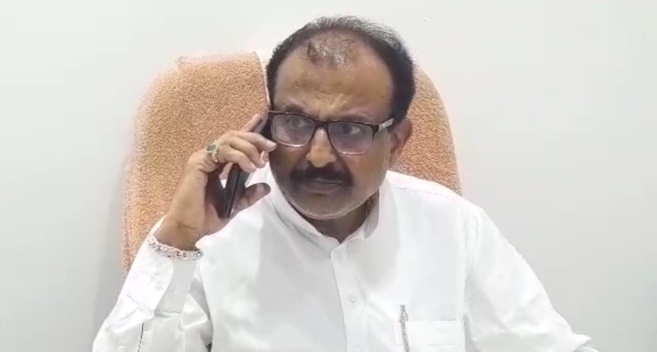 अलीगढ़ : '' फरहान को पकड़ो और ऐसे लोगों का एनकाउंटर कर दो '' राज्य मंत्री रघुराज सिंह का वीडियो वायरल