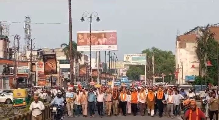 बरेली में कर्मचारियों का ऐलान, पेंशन अधिकार, हर हाल में करेंगे हासिल, शहर में निकाली पुरानी पेंशन रथ यात्रा