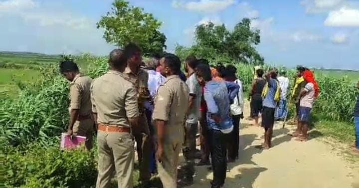 UP News : गोरखपुर में मऊ के श्रमिक की हत्या, पहचान छिपाने को चेहरा जलाया,  एसएसपी ने  मौके पर पहुंचकर जांच की