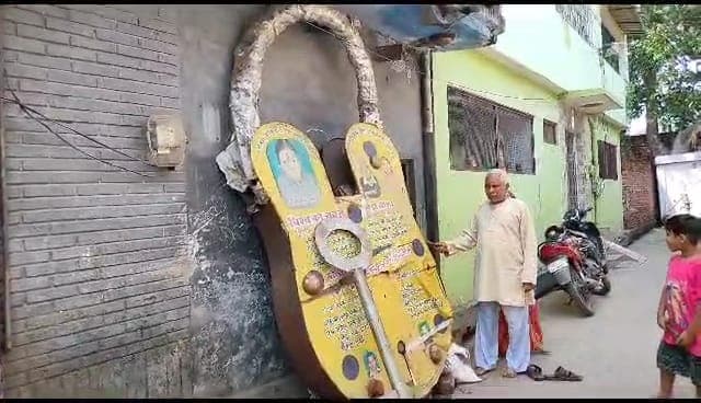 अलीगढ़ के कारीगर दंपति ने राम मंदिर के लिए बनाया 10 फीट लंबा, चार कुंतल वजनी ताला, 30 किलो की चाबी से खुलेगा