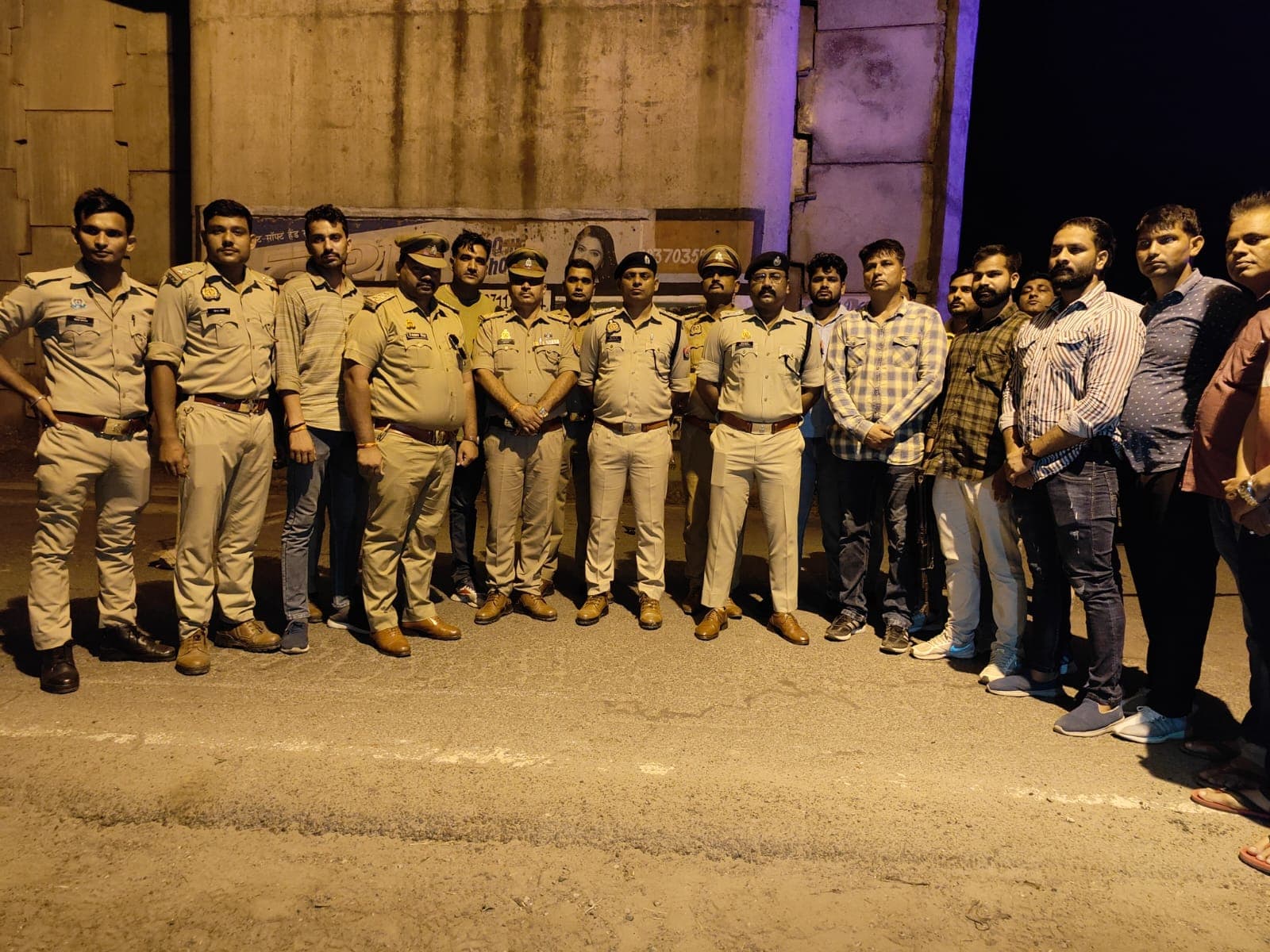 UP News : आगरा में 50 हजार के इनामी आशु को मुठभेड़ के बाद दबोचा, एक अन्य बदमाश भी पुलिस की गोली से घायल