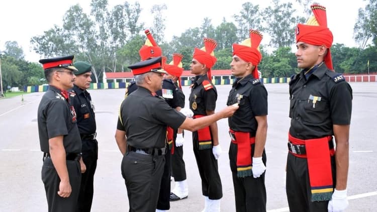 Agniveer: पासिंग परेड में 164 अग्निवीरों ने ली देश पर मर मिटने की शपथ, जोशीले अंदाज में दी सलामी