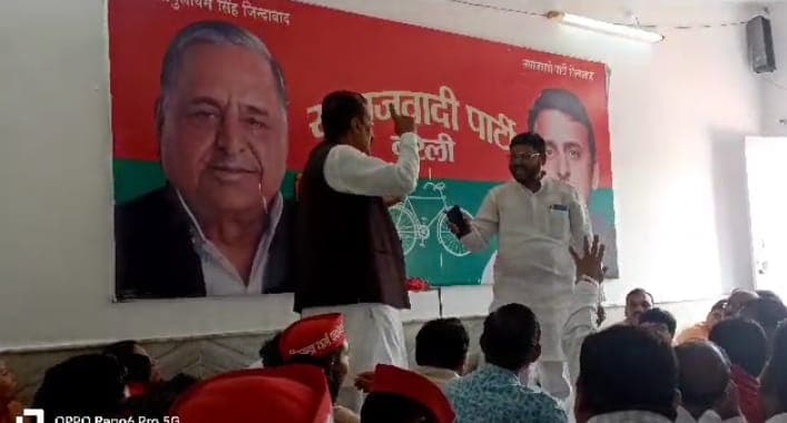 बरेली: सपा में लोकसभा चुनाव से पहले छिड़ी रार, मासिक बैठक में कहासुनी के बाद हुआ हंगामा, जानें पूरा मामला