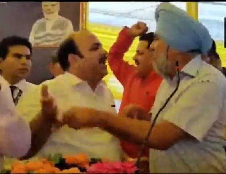 ' भारत माता की जय ' बोलने पर भाजपा MLC हरि सिंह ढिल्लो से भिड़े बसपा सांसद दानिश अली , अमरोहा के मंच पर घमासान