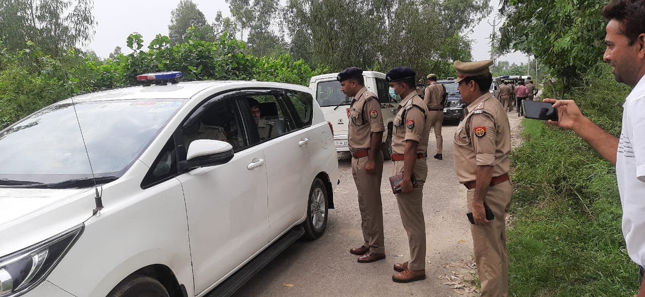 UP News : अब फतेहगंज पश्चिमी के जंगल में मिला महिला का अर्धनग्न शव, दुष्कर्म के बाद हत्या की आशंका