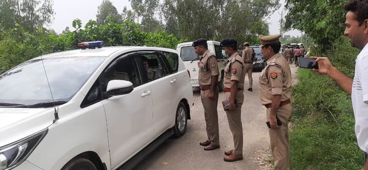 UP News : अब फतेहगंज पश्चिमी के जंगल में मिला महिला का अर्धनग्न शव, दुष्कर्म के बाद हत्या की आशंका