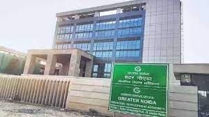 नोएडा प्राधिकरण ने सरकारी बंगला न खाली करने वाले 4 IAS-2 IPS अफसरों को जारी किया नोटिस, 7 दिन का दिया टाइम