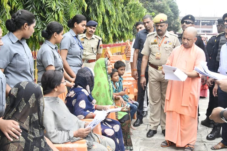 थाइलैंड, ओमान में फंसे यूपीवासियों को वापस लाएगी सरकार, जनता दर्शन में आई शिकायतों पर सीएम योगी के निर्देश