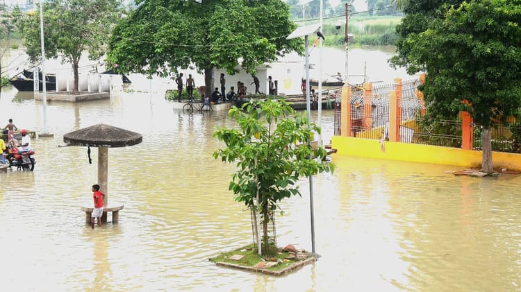 भागलपुर के कई इलाकों में घुसा बाढ़ का पानी, तस्वीरों में देखें ताजा हालात