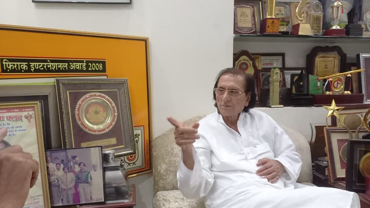 अंतर्राष्ट्रीय शायर वसीम बरेलवी बोले- देशभक्ति को कर्म में उतारने की जरूरत, बड़ी कुर्बानी के बाद मिली है आजादी